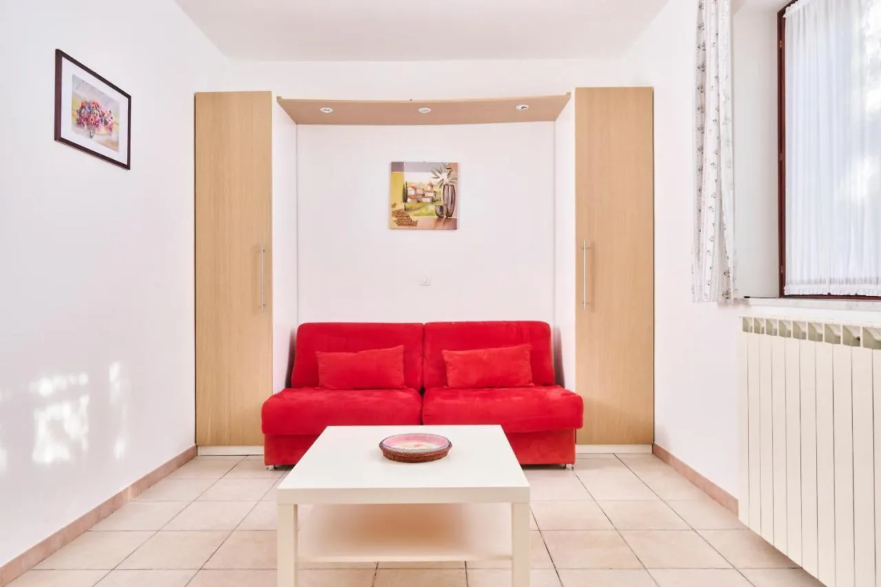 Anna Apartments Zambratija