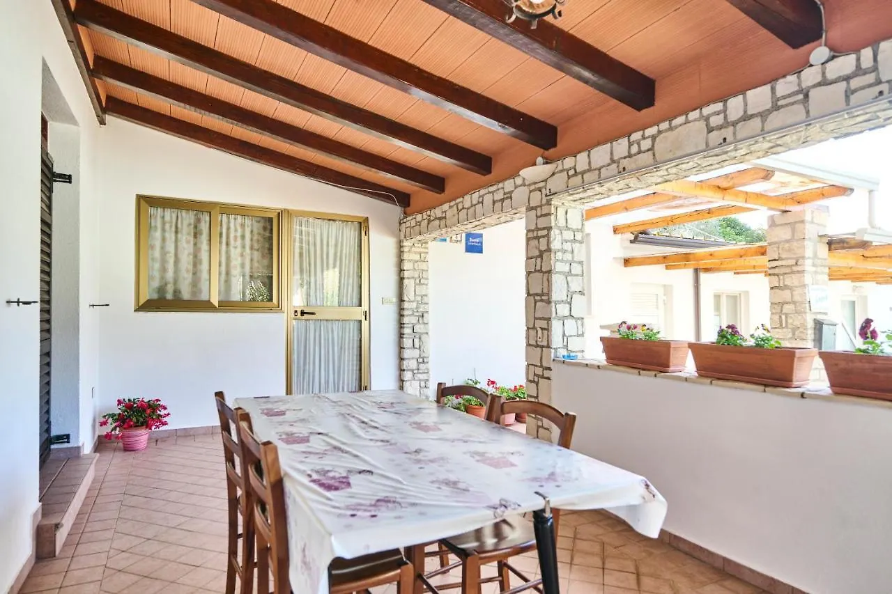 Anna Apartments Zambratija