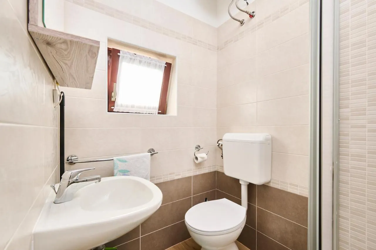 Anna Apartments Zambratija