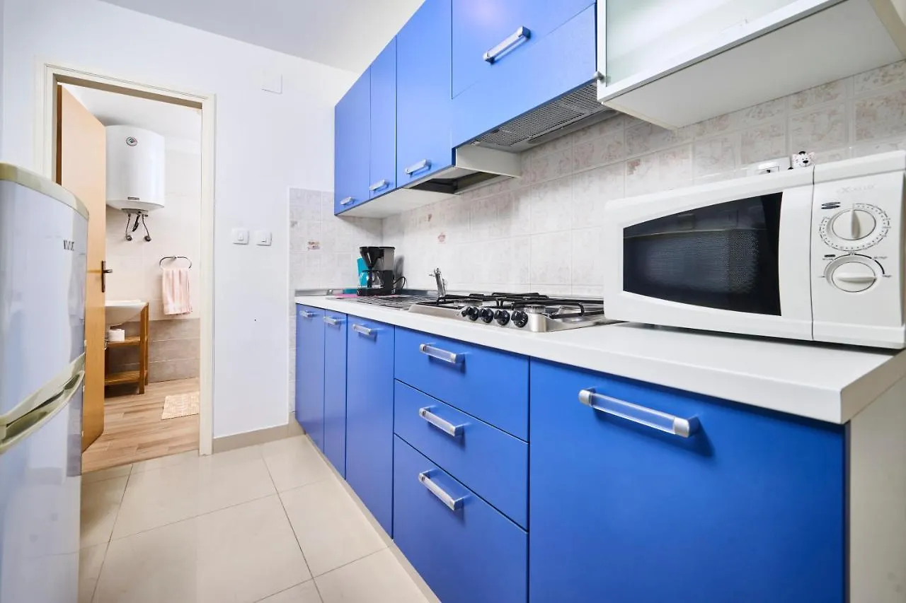 Anna Apartments Zambratija